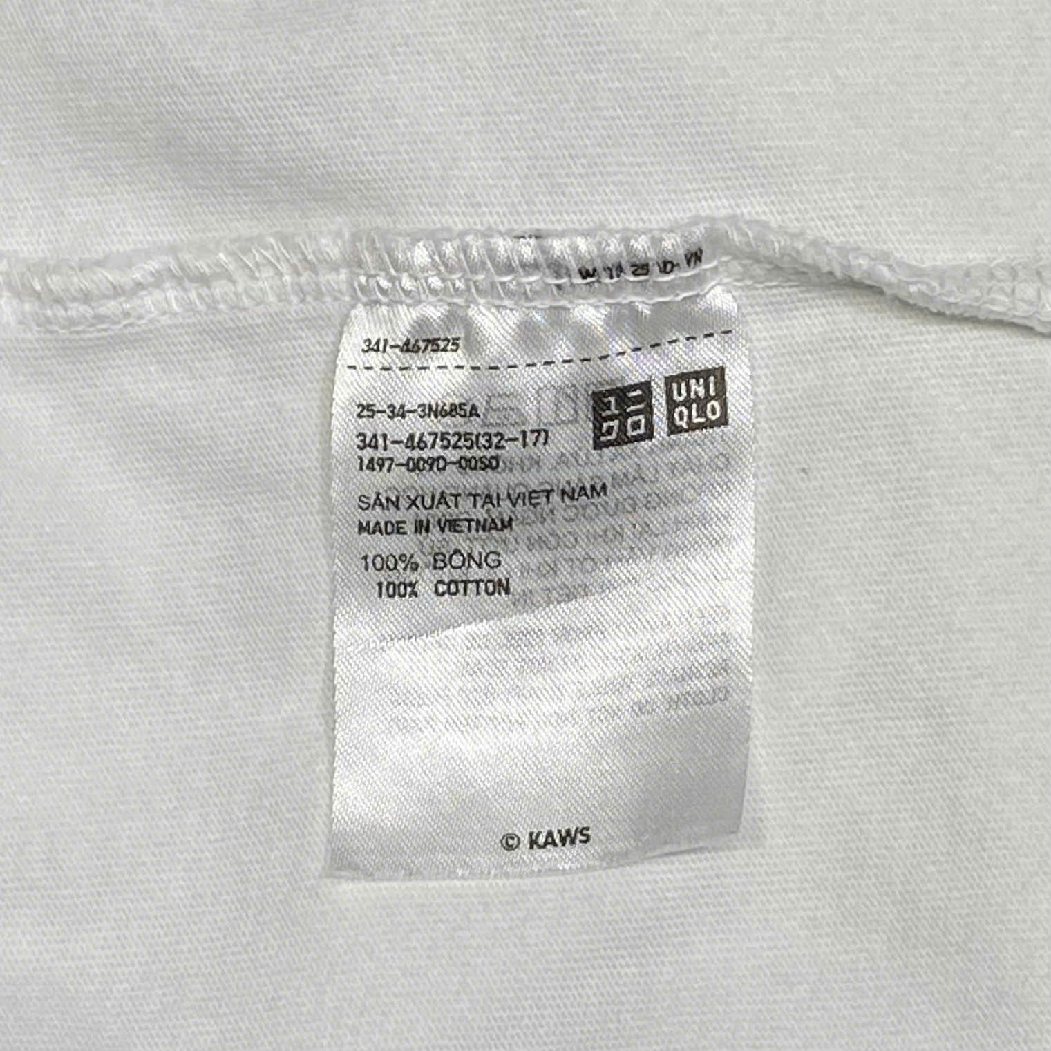  KAWS X UNIQLO UT SHORT SLEEVE ARTBOOK COVER T-SHIRT WHITE 