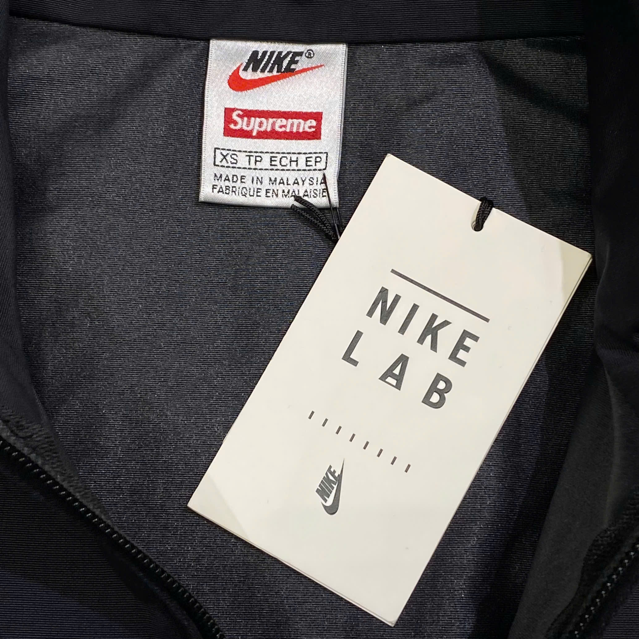  SUPREME X NIKE TRAIL RUNNING JACKET BLACK 