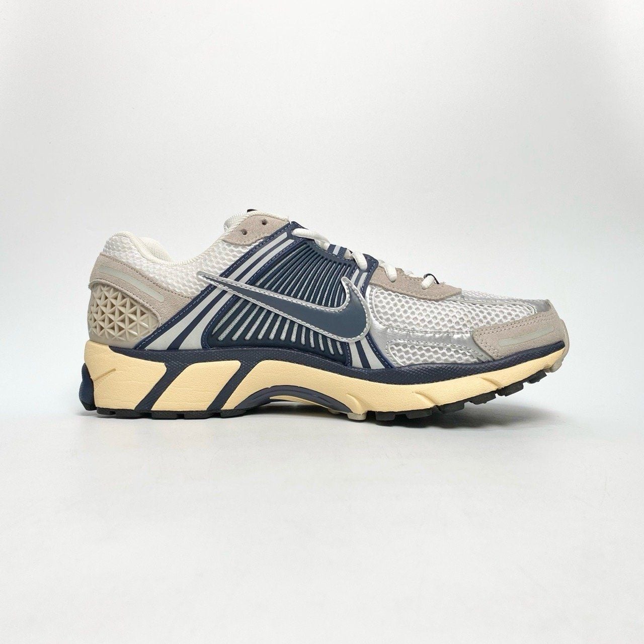  NIKE ZOOM VOMERO 5 SINCE 72 HF4259-100 