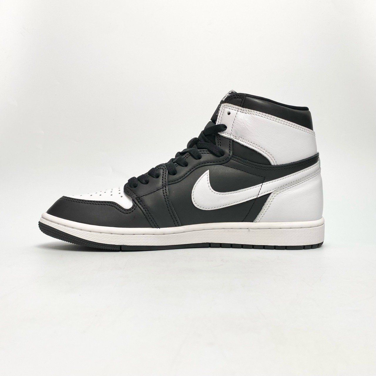  NIKE AIR JORDAN 1 RETRO HIGH OG BLACK WHITE DZ5485-010 