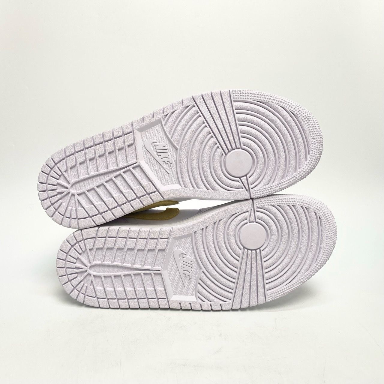  NIKE AIR JORDAN 1 LOW BARELY GRAPE DC0774-501 