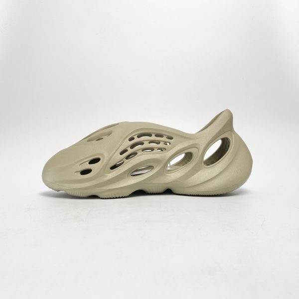  ADIDAS ORIGINALS YEEZY FOAM RUNNER STONE SALT GV6840 