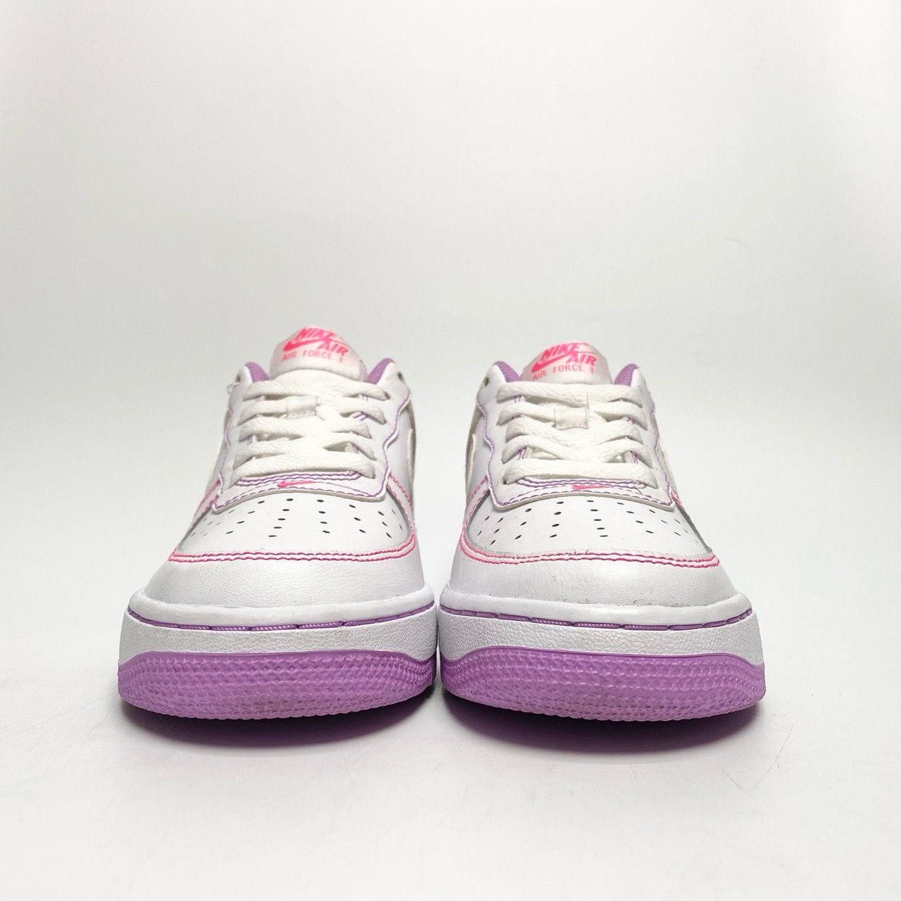  NIKE AIR FORCE 1 ’07 LOW GS CONTRAST STITCH FUCHSIA GLOW CW1575-110 