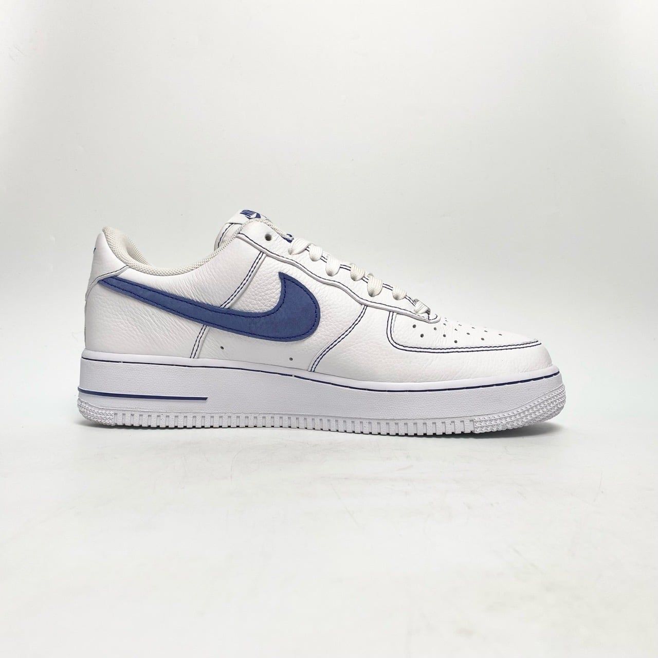  NIKE AIR FORCE 1 LOW ’07 LV8 WHITE ROYAL BLUE HQ2037-100 