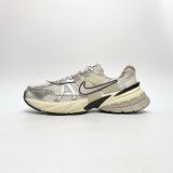  NIKE V2K RUN SUMMIT WHITE METALLIC SILVER FD0736-100 