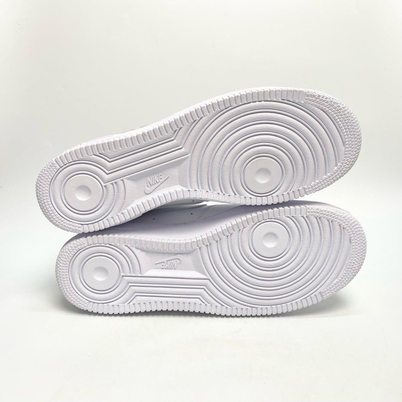  NIKE AIR FORCE 1 07 TRIPLE WHITE CW2288-111 