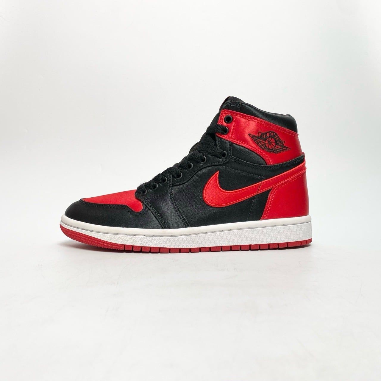  NIKE AIR JORDAN 1 RETRO HIGH OG SATIN BRED FD4810-061 