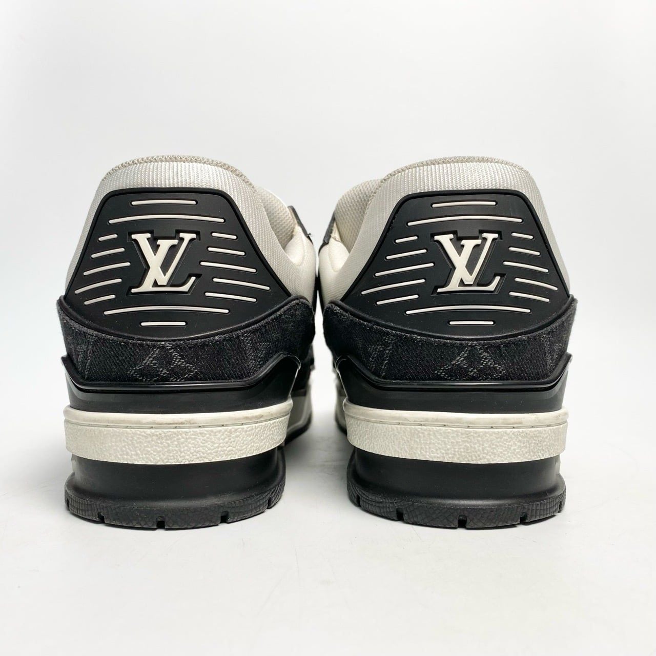  GIÀY LOUIS VUITTON LV TRAINER SNEAKER BLACK WHITE 1AAV8H 