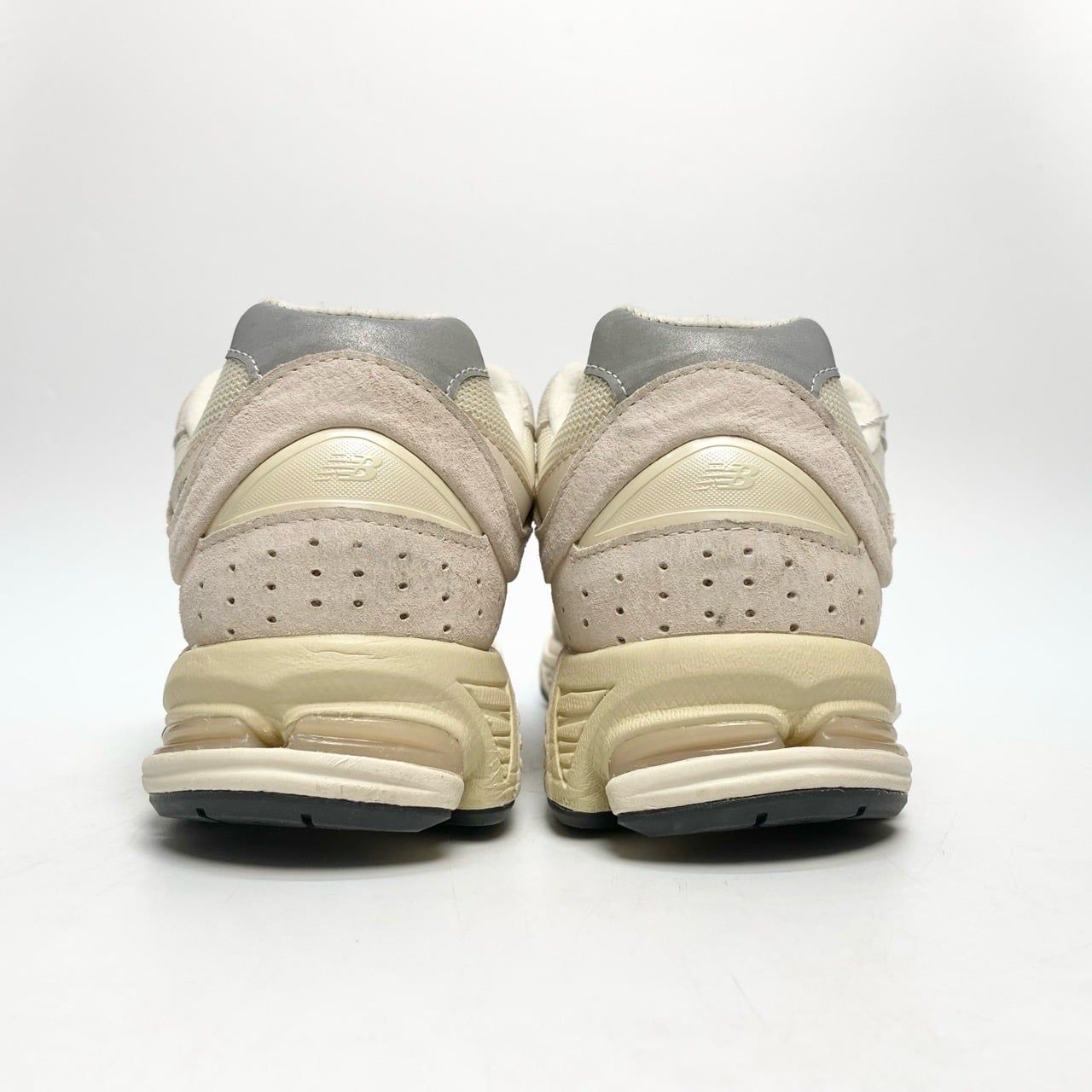  NEW BALANCE 2002R OFF WHITE M2002RCC 