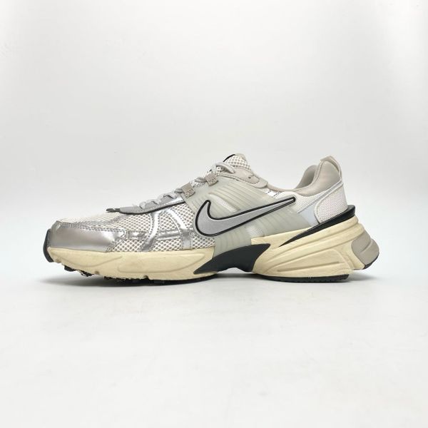  NIKE V2K RUN PURE PLATINUM METALLIC SILVER HJ4497-100 