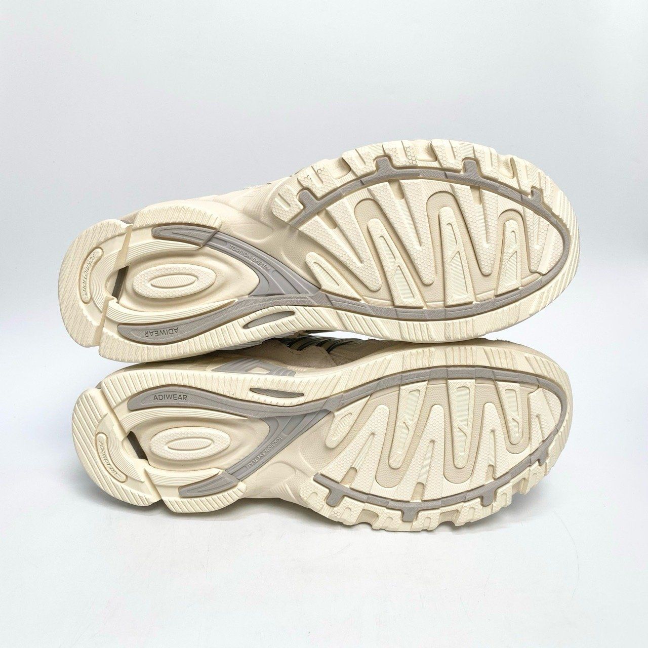  ADIDAS RESPONSE CL X BAD BUNNY WONDER WHITE IF7179 