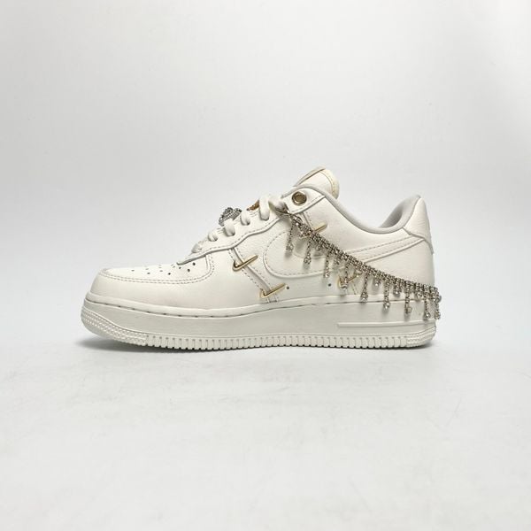  NIKE AIR FORCE 1 LOW WHITE MINI GOLD SWOOSHES FV3654-111 