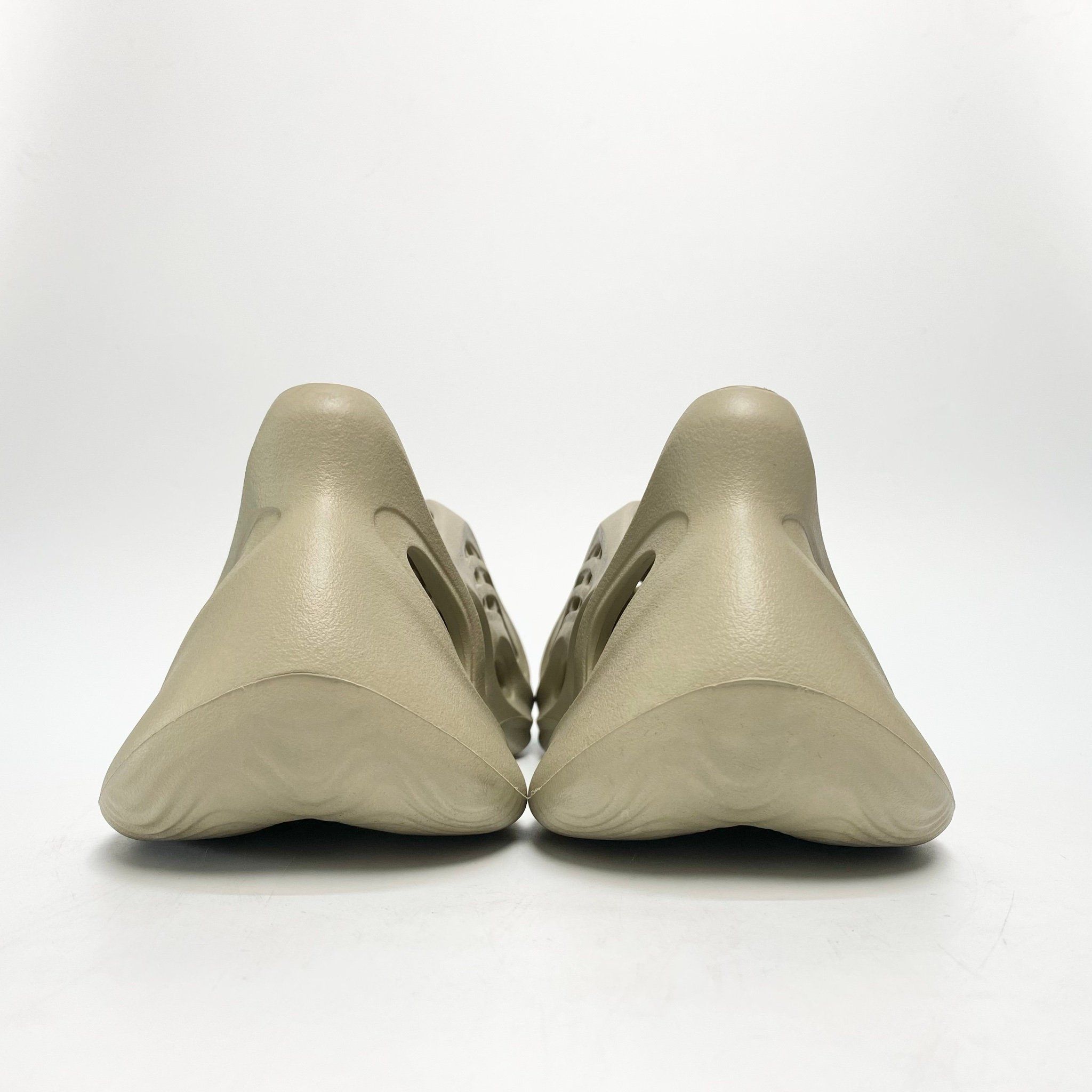  ADIDAS ORIGINALS YEEZY FOAM RUNNER STONE SALT GV6840 