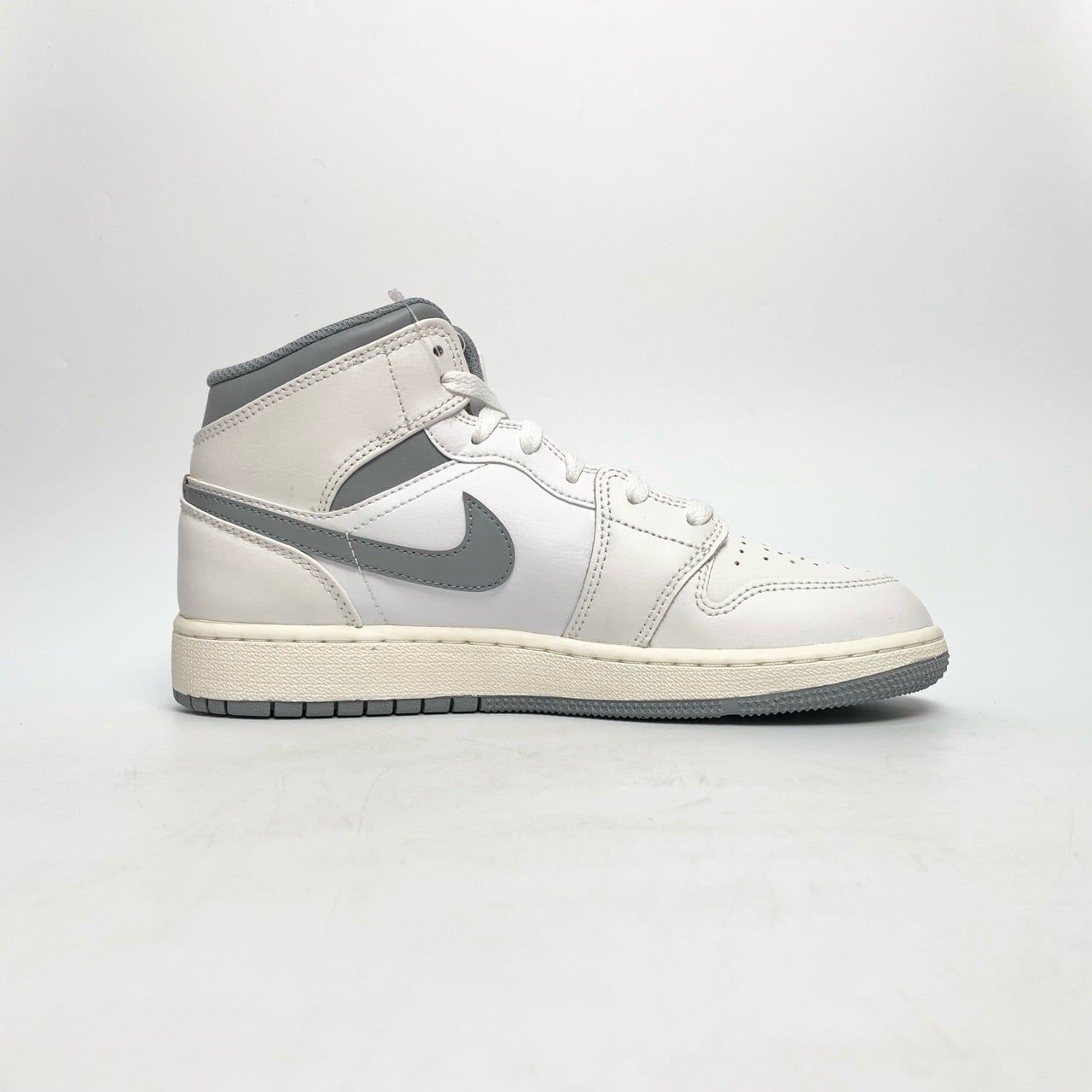  NIKE AIR JORDAN 1 MID NEUTRAL GREY 554725-135 
