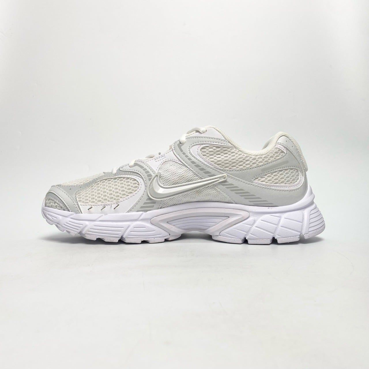  NIKE V5 RNR WHITE METALLIC SILVER HJ5228-101 