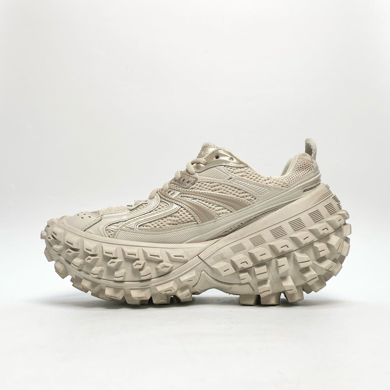  BALENCIAGA DEFENDER TRAINERS BEIGE 685613W2RA69700 