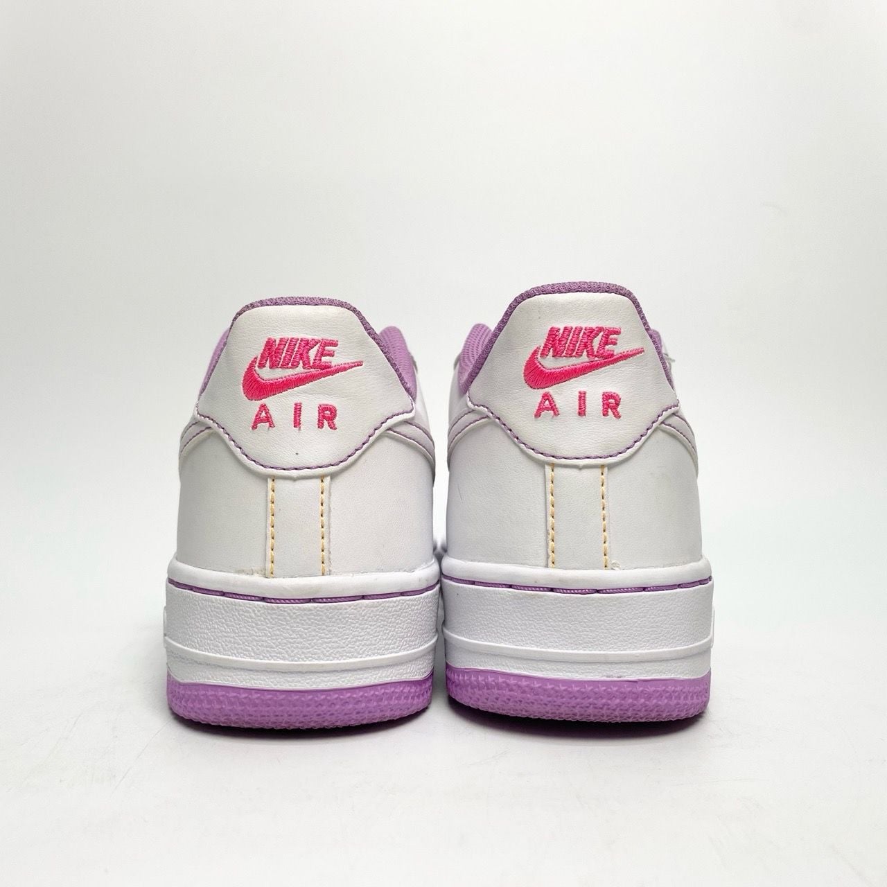  NIKE AIR FORCE 1 ’07 LOW GS CONTRAST STITCH FUCHSIA GLOW CW1575-110 