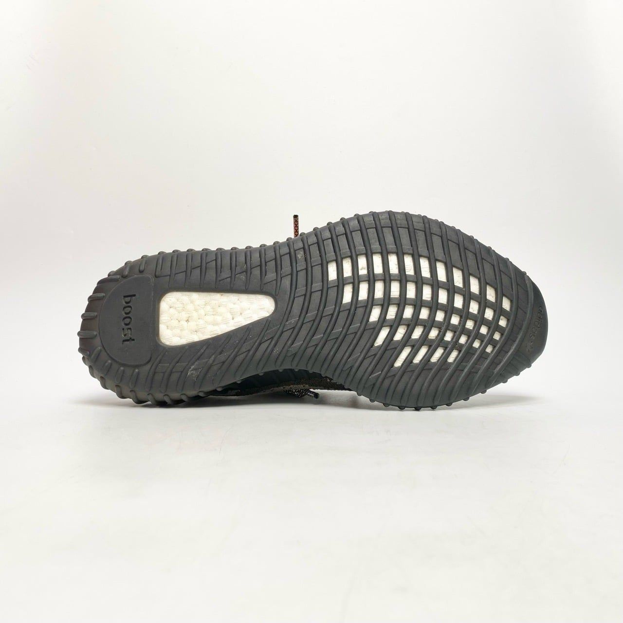  ADIDAS YEEZY BOOST 350 V2 CARBON BELUGA HQ7045 