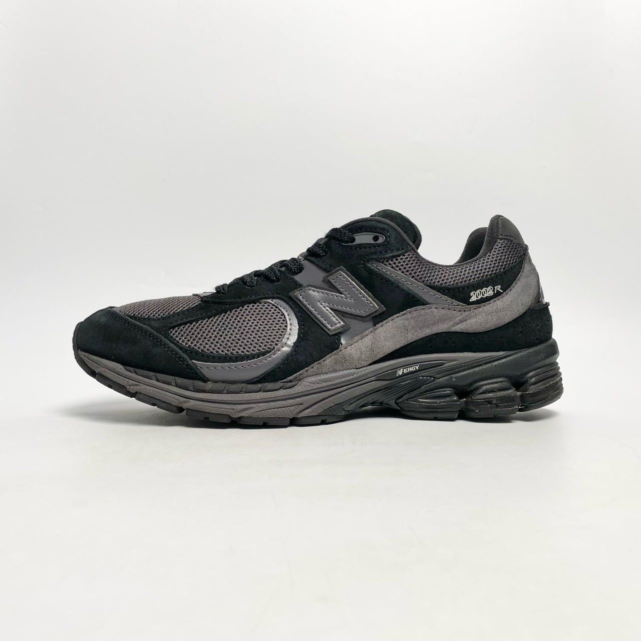  GIÀY NEW BALANCE 2002R TRIPLE BLACK SUEDE U2002RBL 