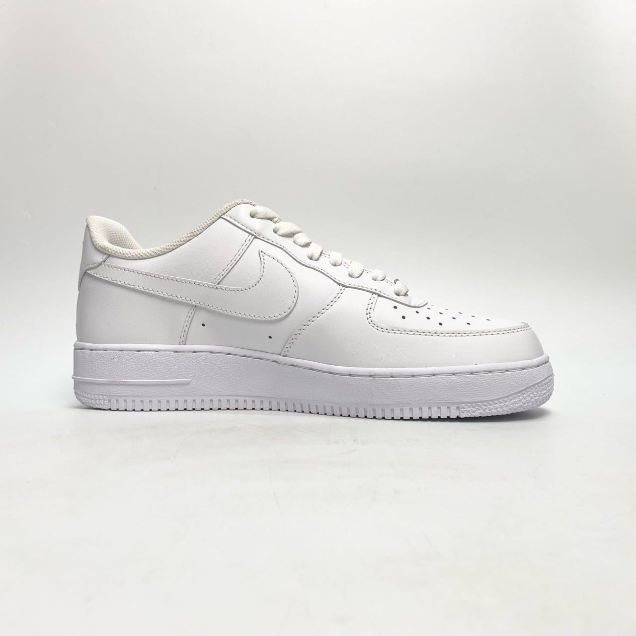  NIKE AIR FORCE 1 07 TRIPLE WHITE CW2288-111 