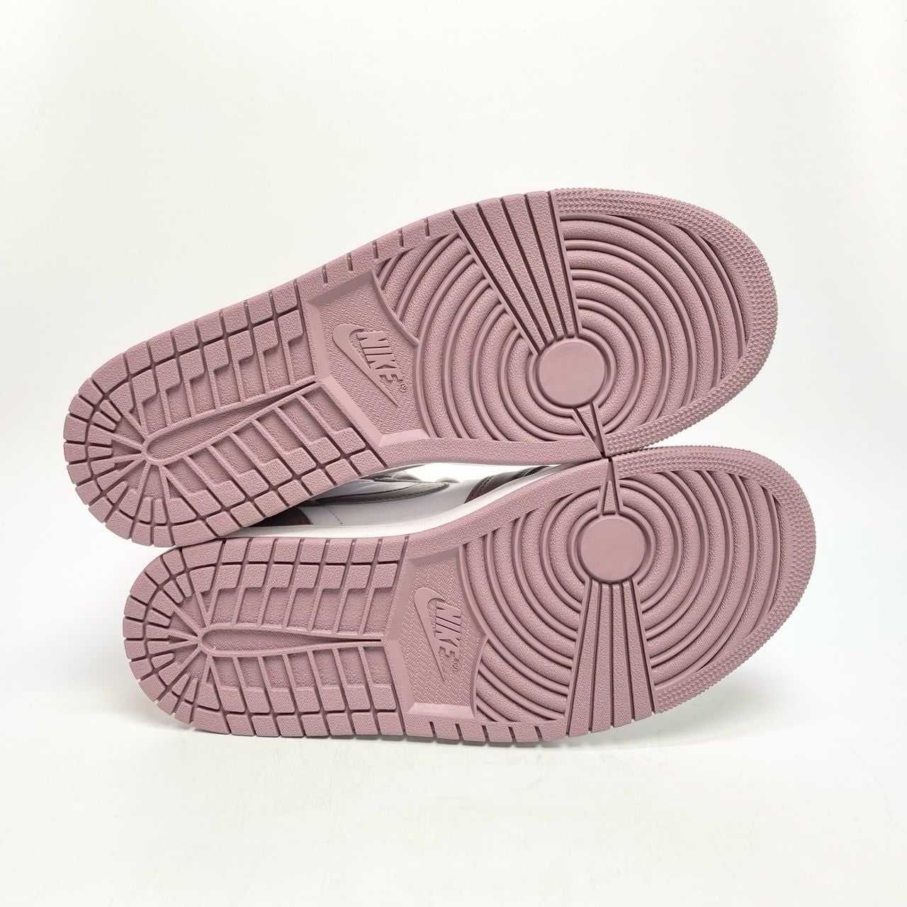  NIKE AIR JORDAN 1 RETRO HIGH OG MAUVE DZ5485-105 