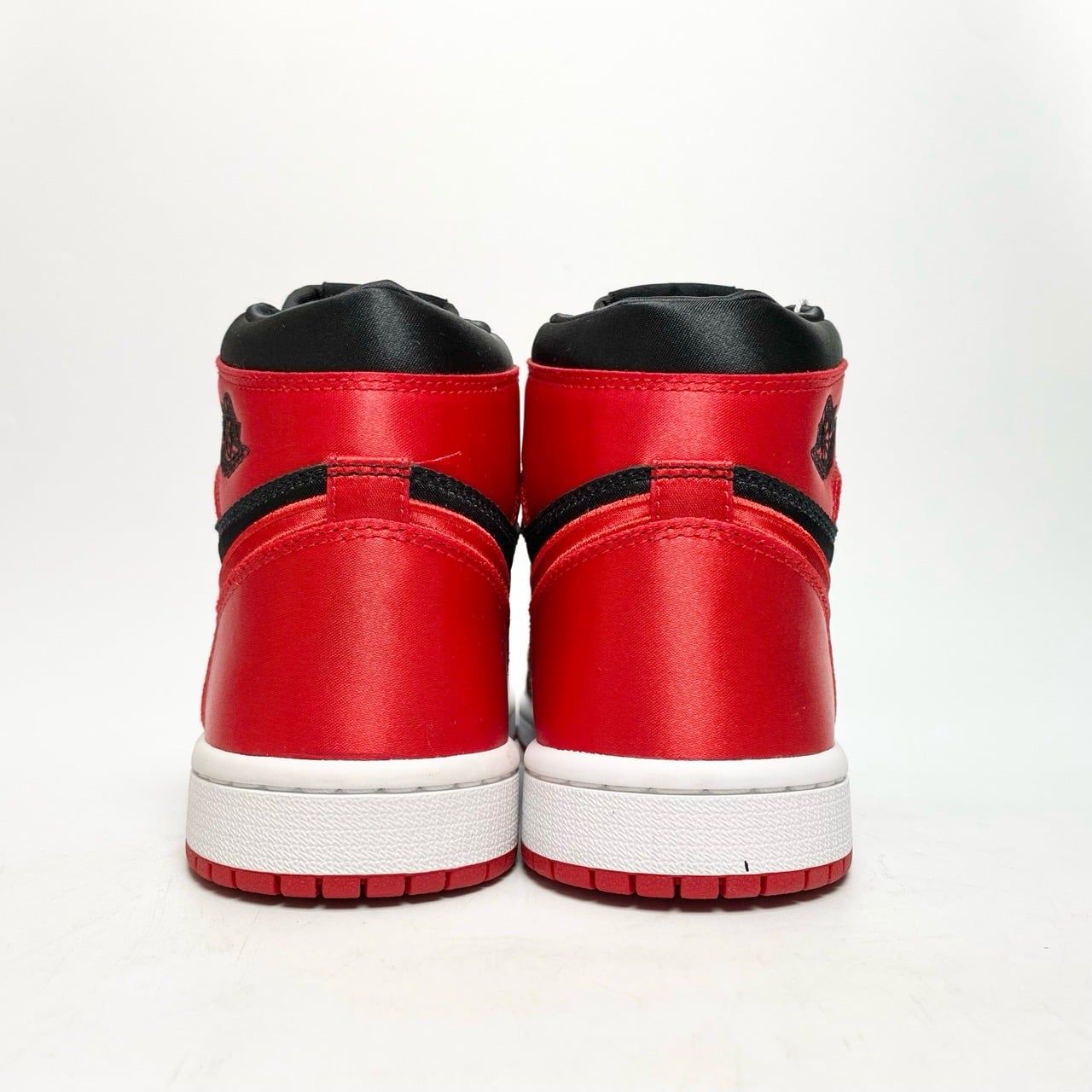  NIKE AIR JORDAN 1 RETRO HIGH OG SATIN BRED FD4810-061 