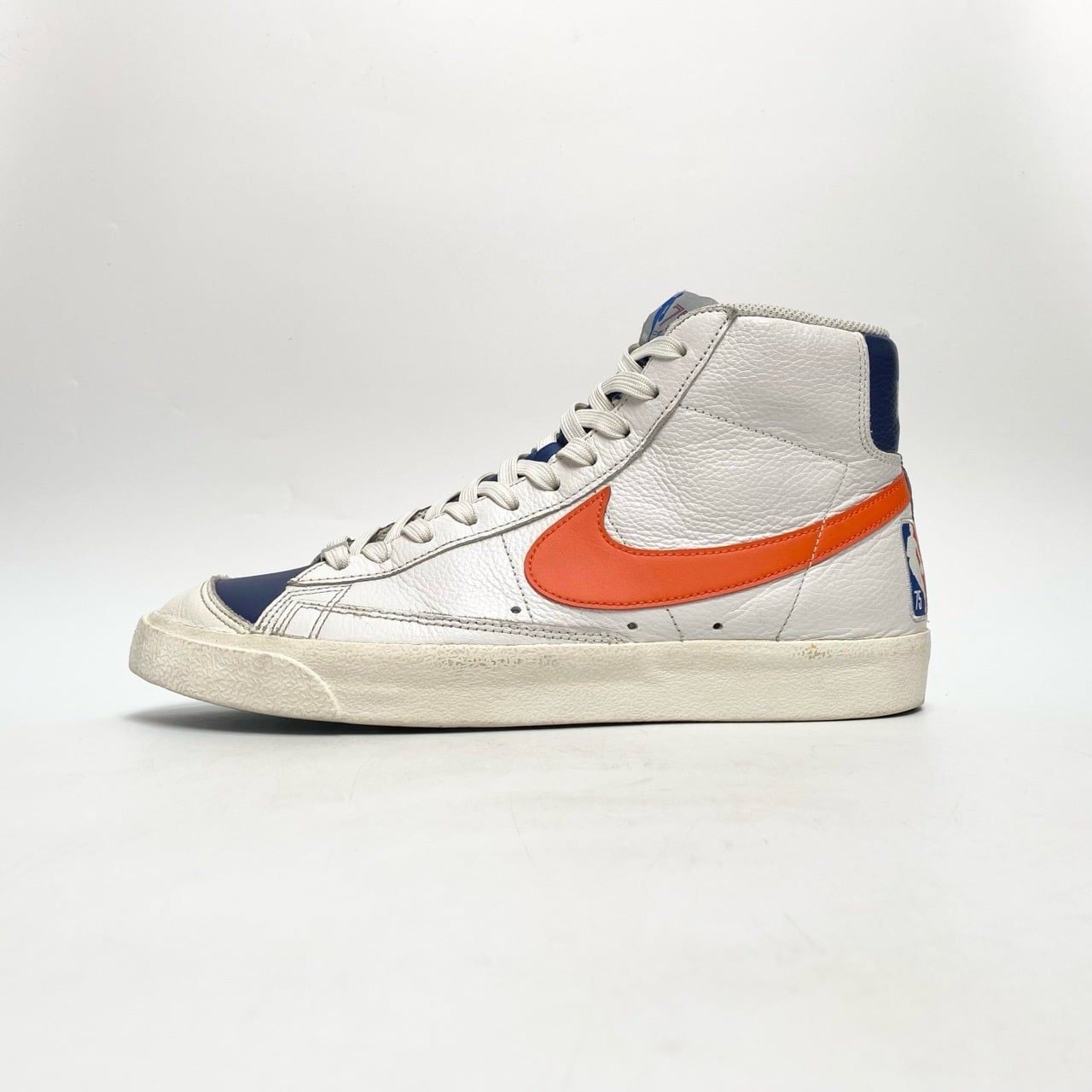  NIKE NBA X BLAZER MID ’77 EMB 75TH ANNIVERSARY KNICKS DD8025-100 