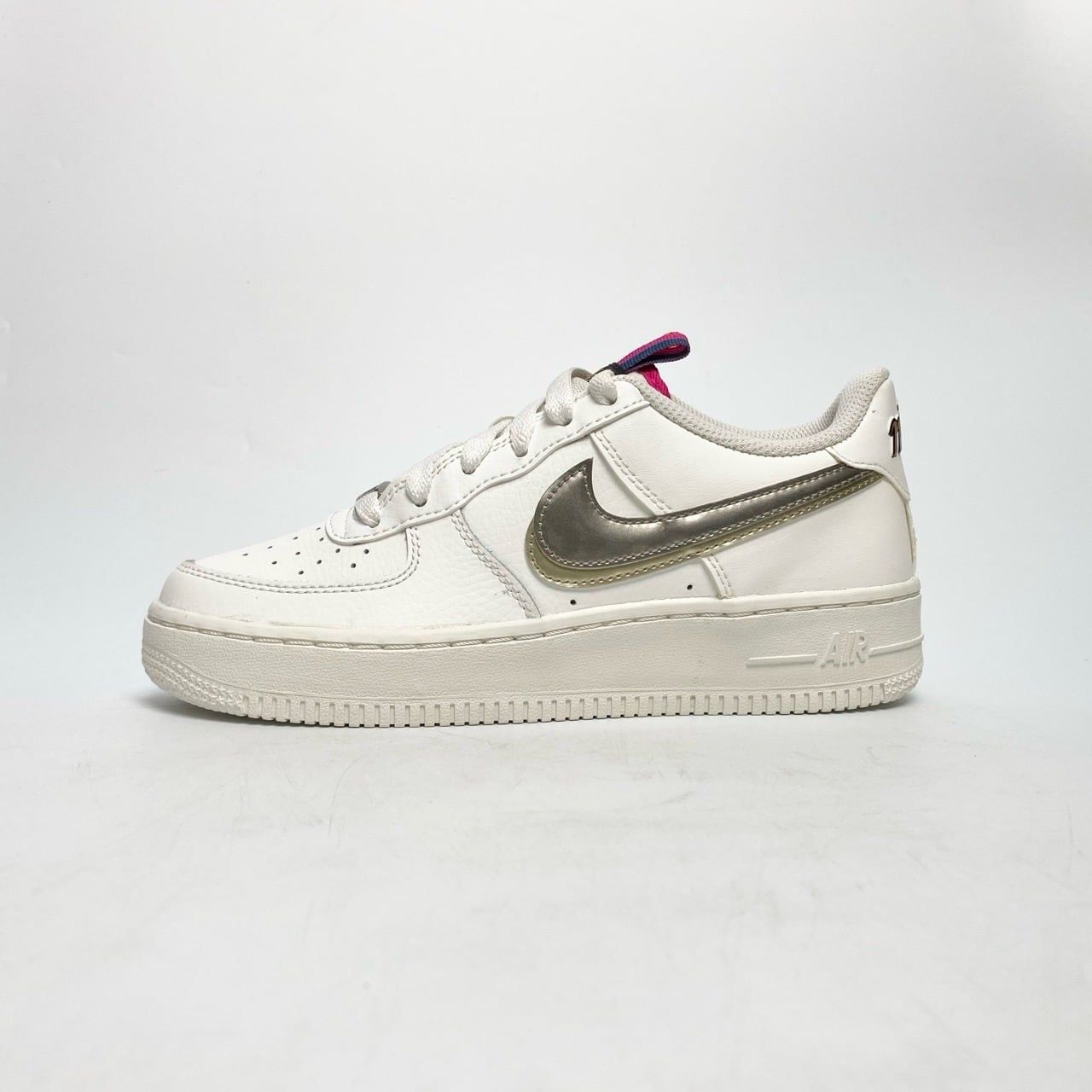  NIKE AIR FORCE 1 LOW SILVER GOLD DH9595-001 