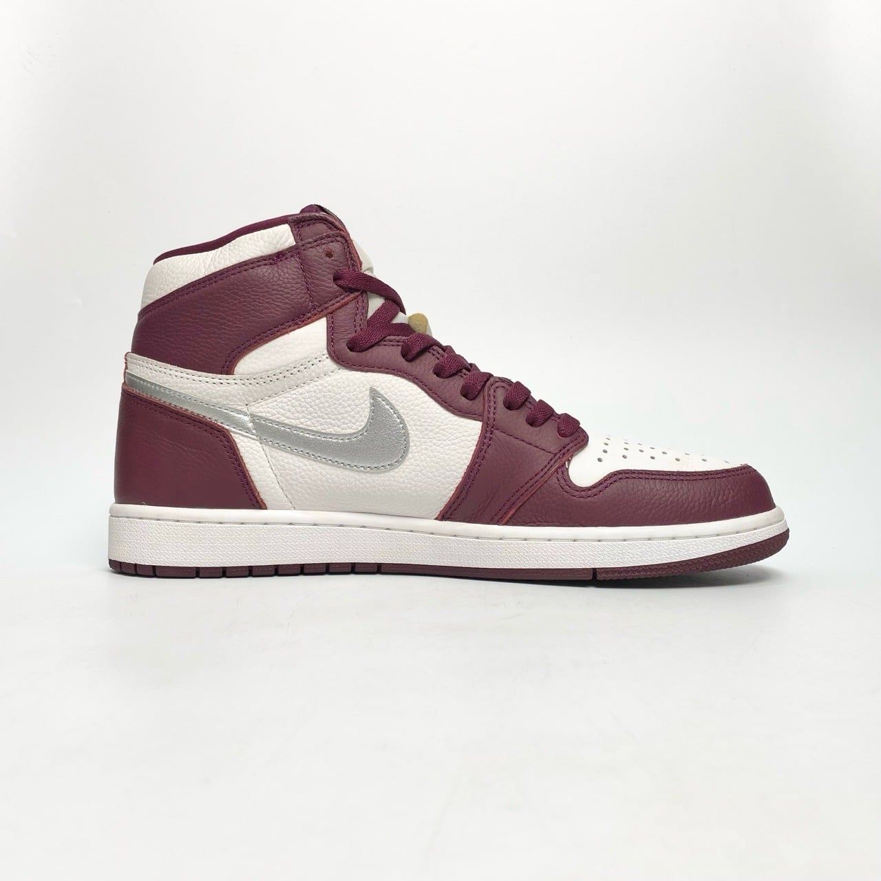  NIKE AIR JORDAN 1 RETRO HIGH OG BORDEAUX 555088-611 
