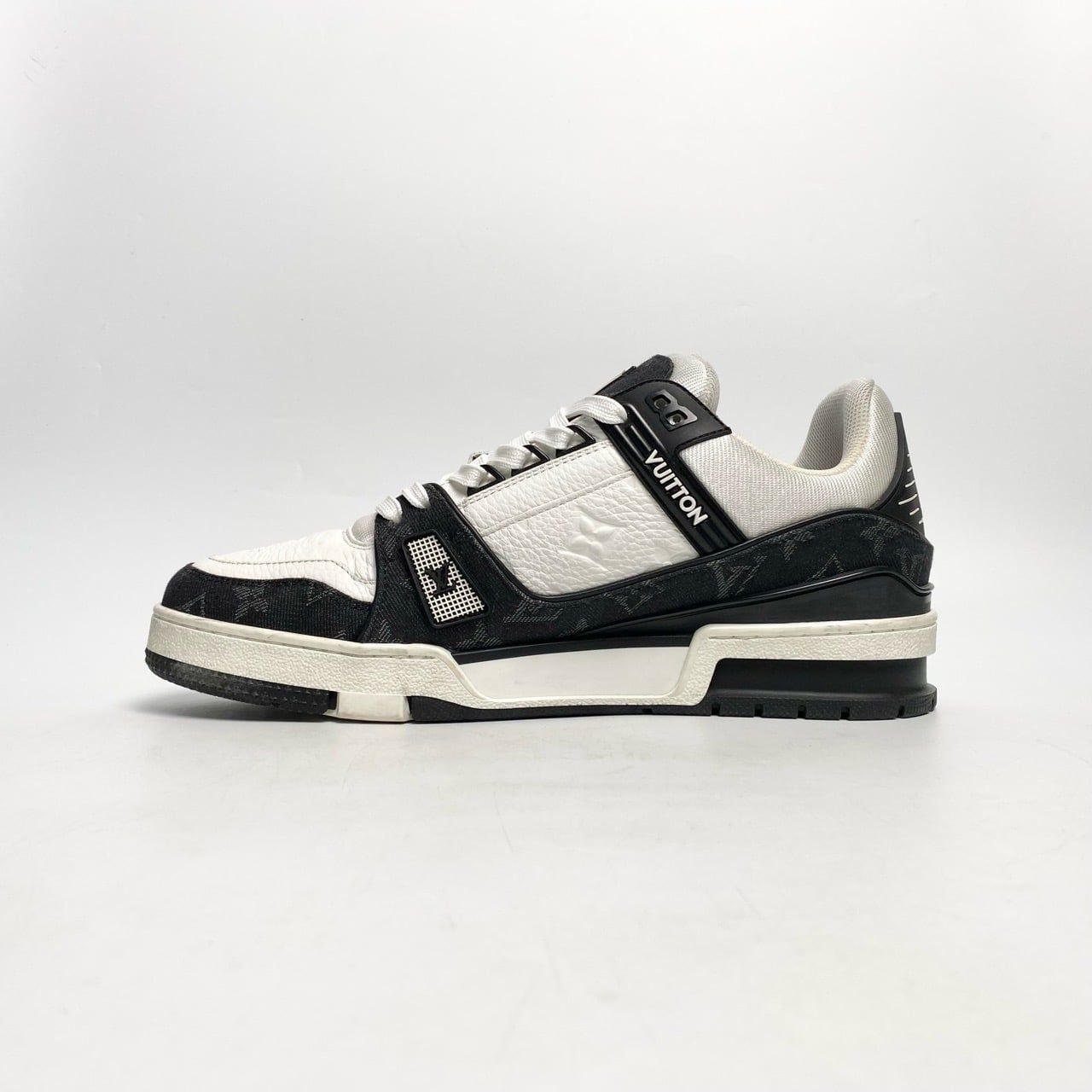  GIÀY LOUIS VUITTON LV TRAINER SNEAKER BLACK WHITE 1AAV8H 