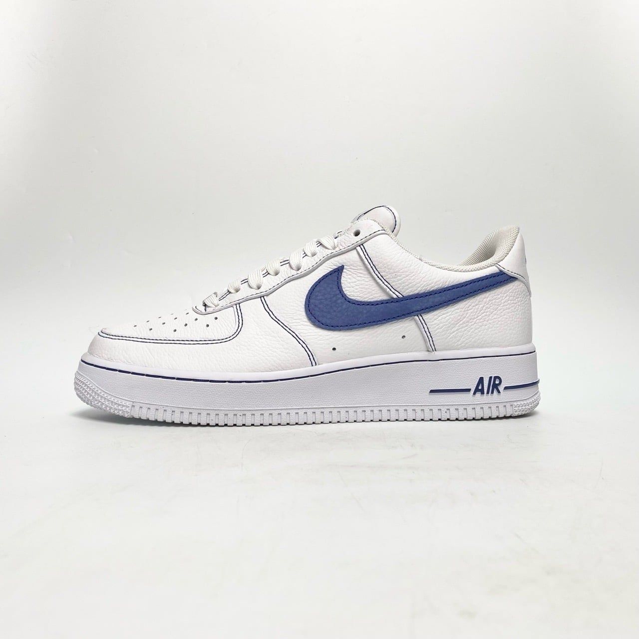  NIKE AIR FORCE 1 LOW ’07 LV8 WHITE ROYAL BLUE HQ2037-100 