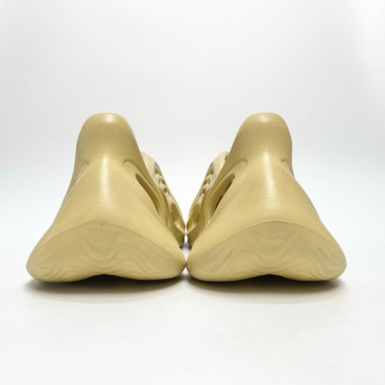  ADIDAS YEEZY FOAM RNNR SULFUR GV6775 