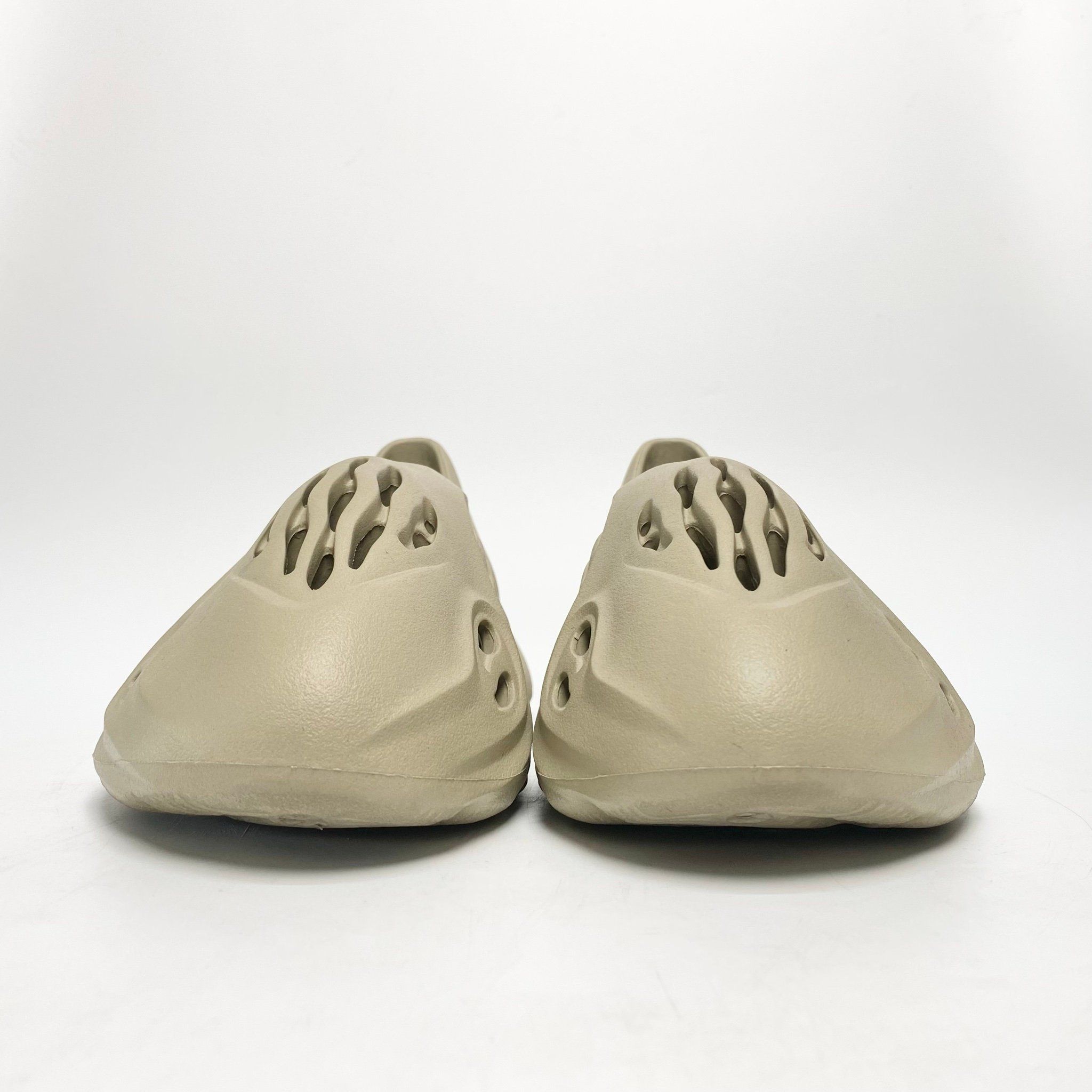  ADIDAS ORIGINALS YEEZY FOAM RUNNER STONE SALT GV6840 