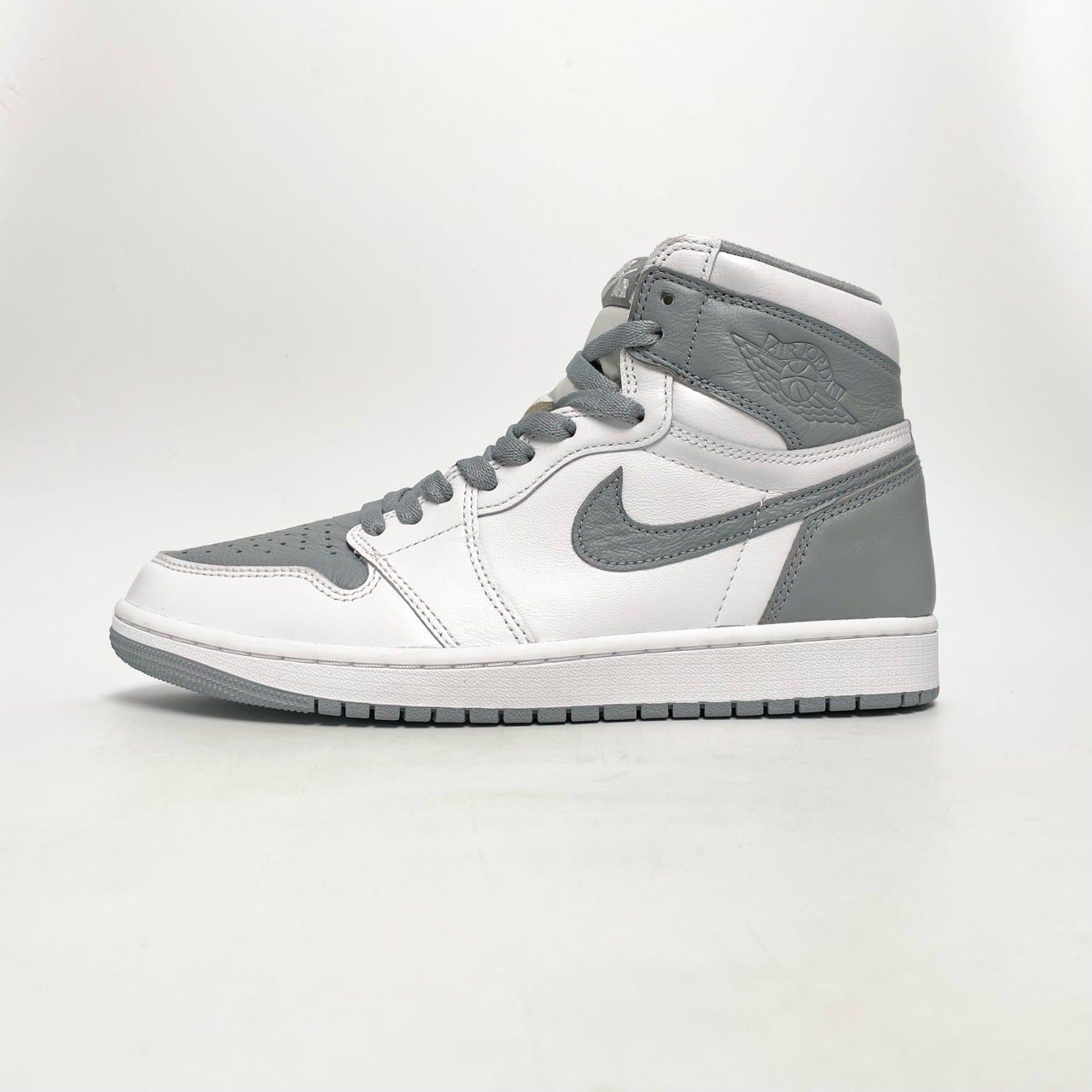  NIKE AIR JORDAN 1 RETRO HIGH OG WHITE STEALTH 555088-037 