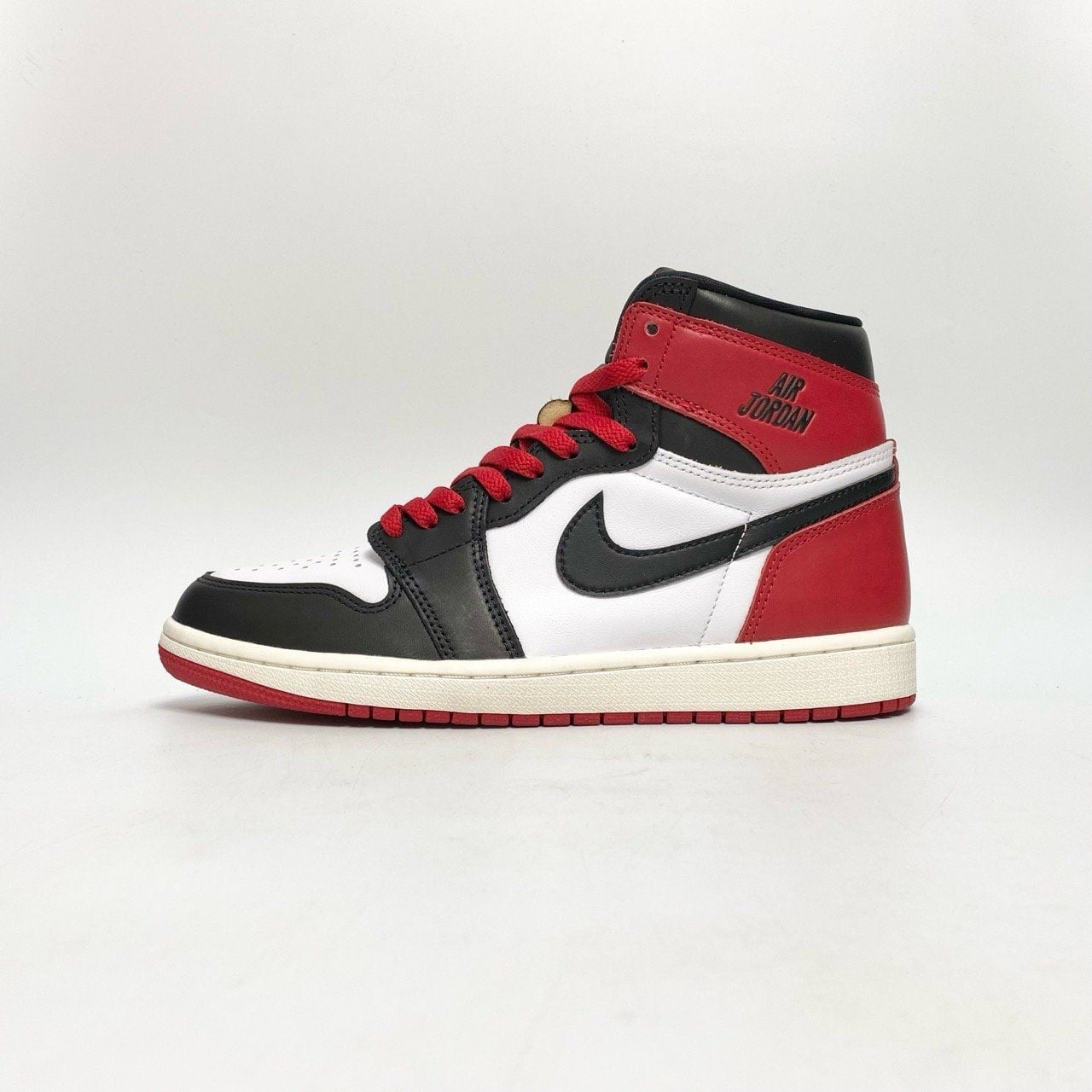  NIKE AIR JORDAN 1 RETRO HIGH OG BLACK TOE REIMAGINED DZ5485-106 