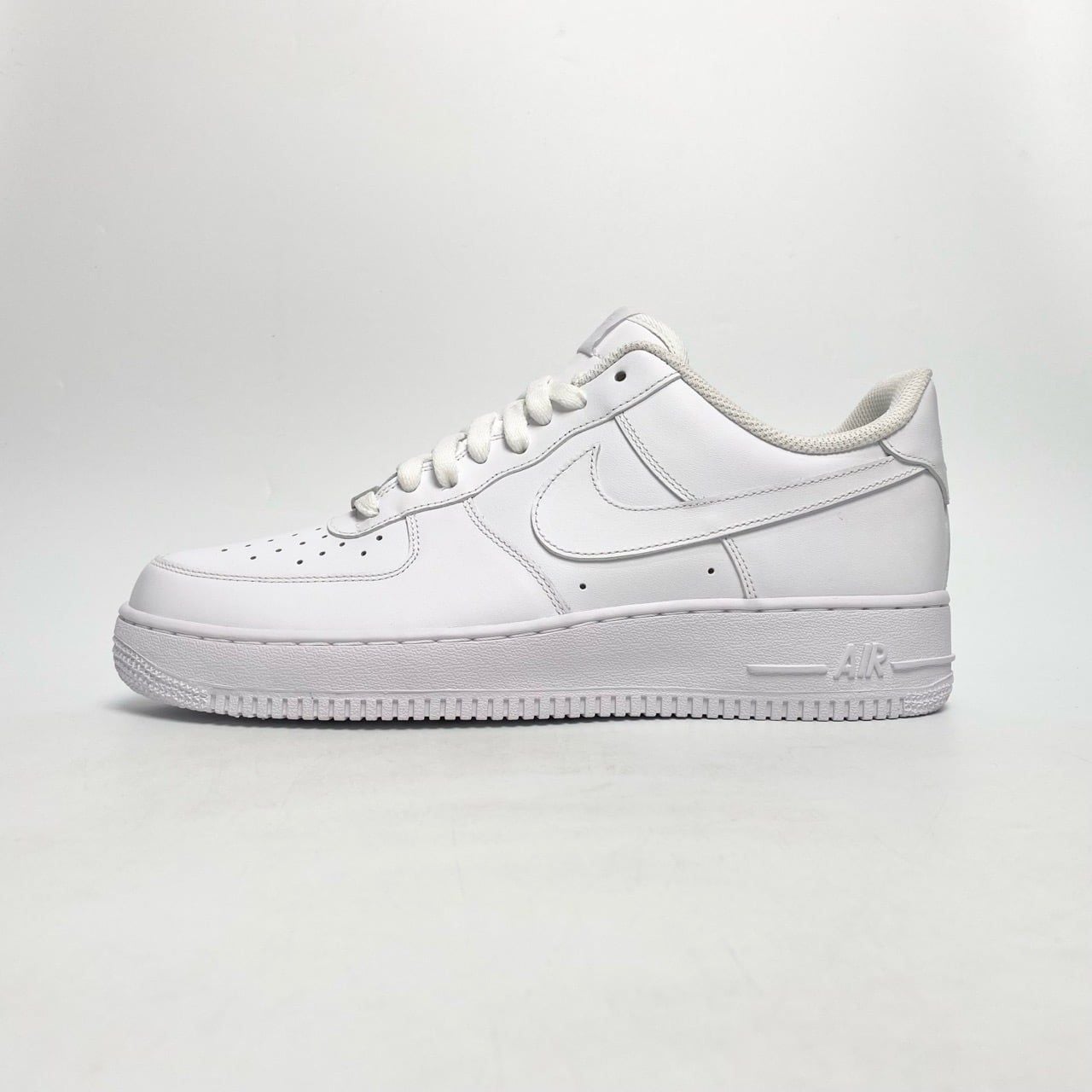 NIKE AIR FORCE 1 07 TRIPLE WHITE CW2288-111 