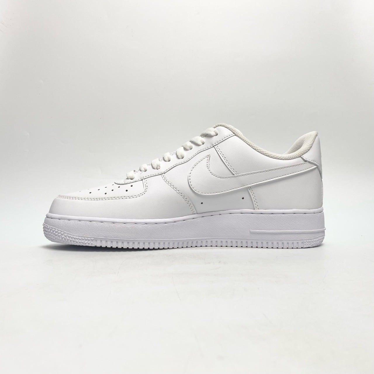  NIKE AIR FORCE 1 07 TRIPLE WHITE CW2288-111 