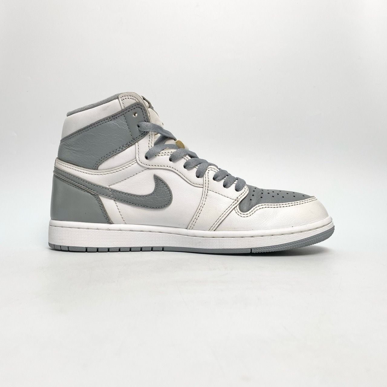  NIKE AIR JORDAN 1 RETRO HIGH OG WHITE STEALTH 555088-037 