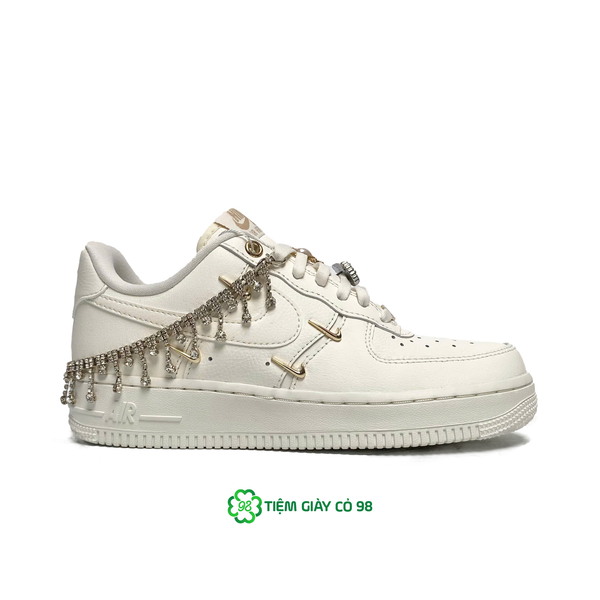  NIKE AIR FORCE 1 LOW WHITE MINI GOLD SWOOSHES FV3654-111 