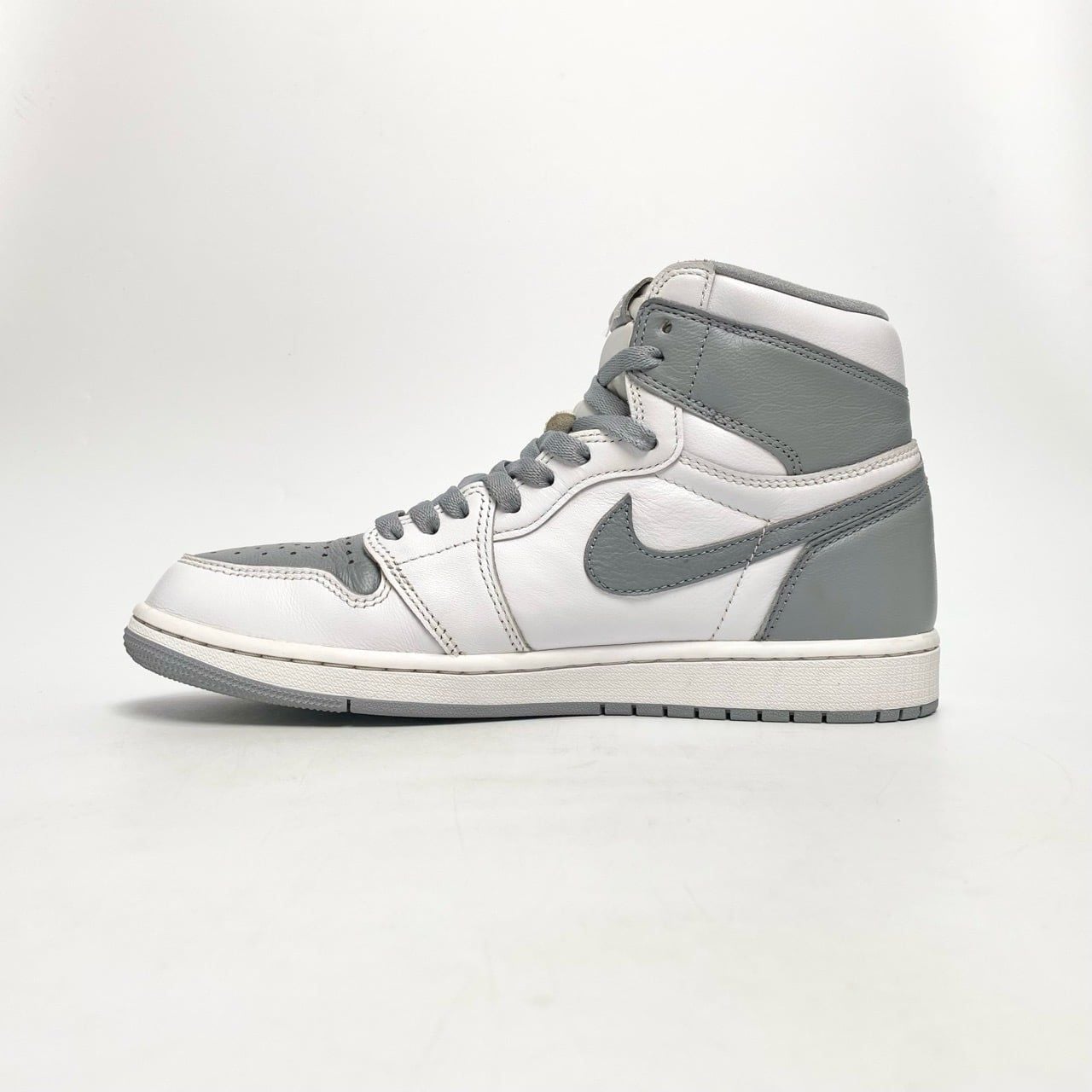 NIKE AIR JORDAN 1 RETRO HIGH OG WHITE STEALTH 555088-037 
