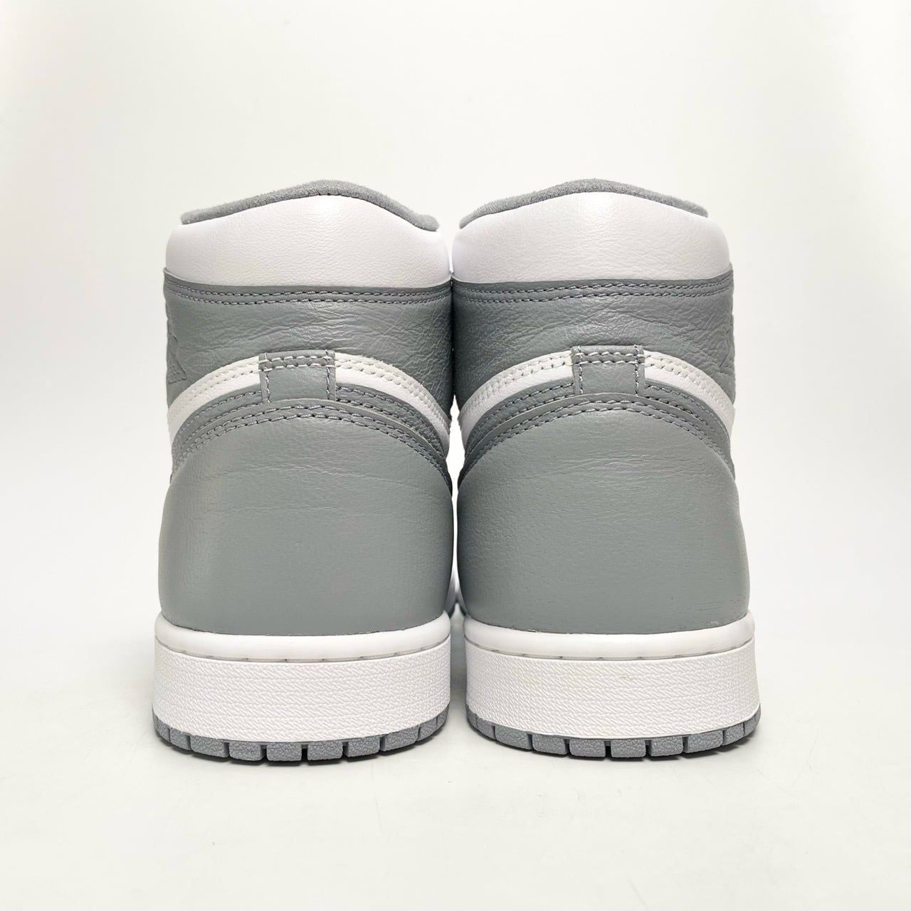 NIKE AIR JORDAN 1 RETRO HIGH OG WHITE STEALTH 555088-037 