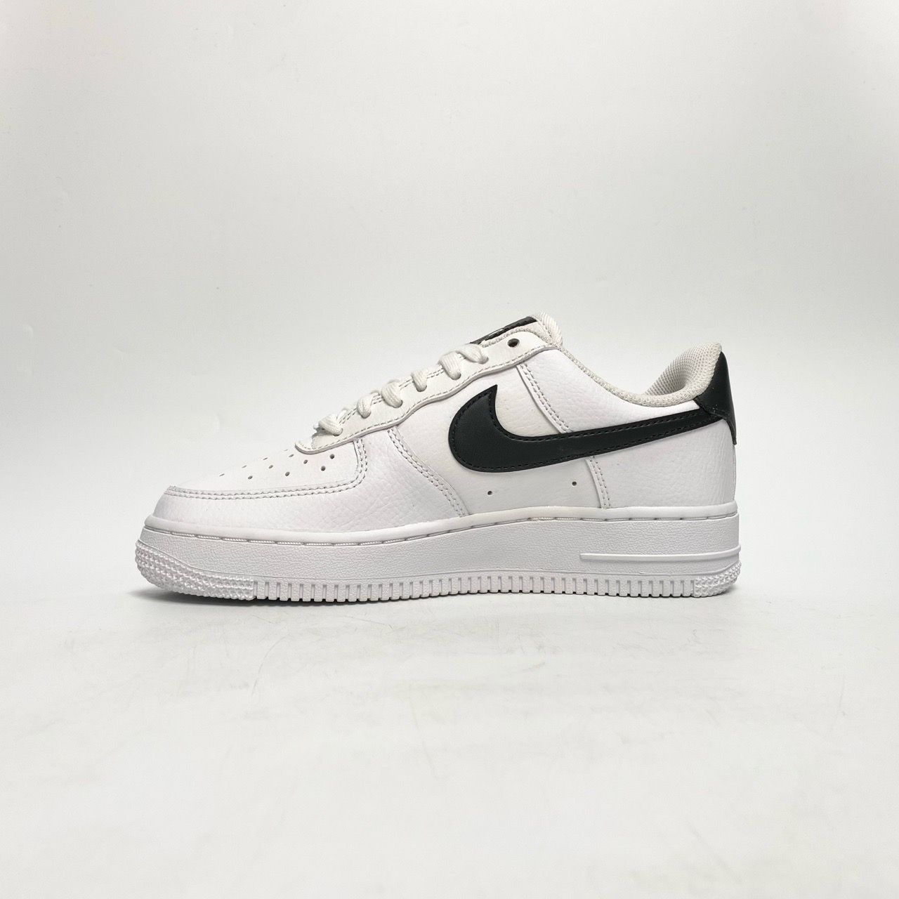  NIKE AIR FORCE 1 '07 WHITE BLACK DD8959-103 