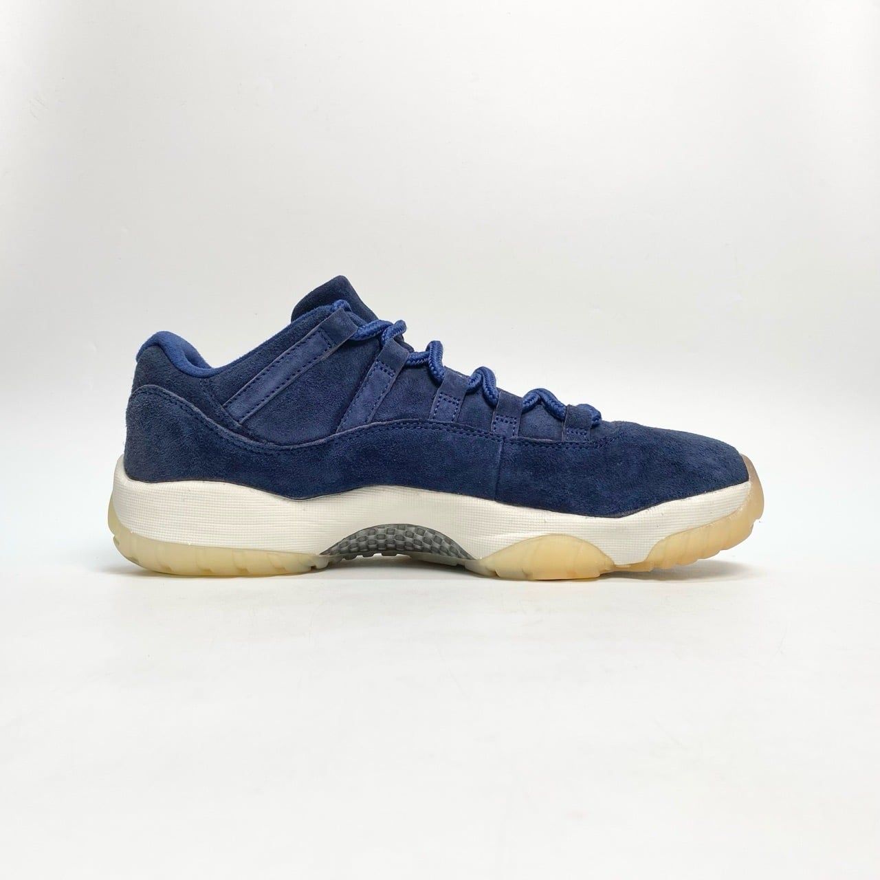  NIKE AIR JORDAN 11 RETRO LOW RE2PECT AV2187-441 