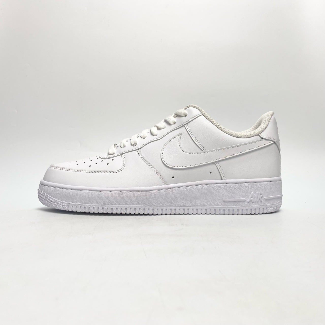  NIKE AIR FORCE 1 07 TRIPLE WHITE CW2288-111 
