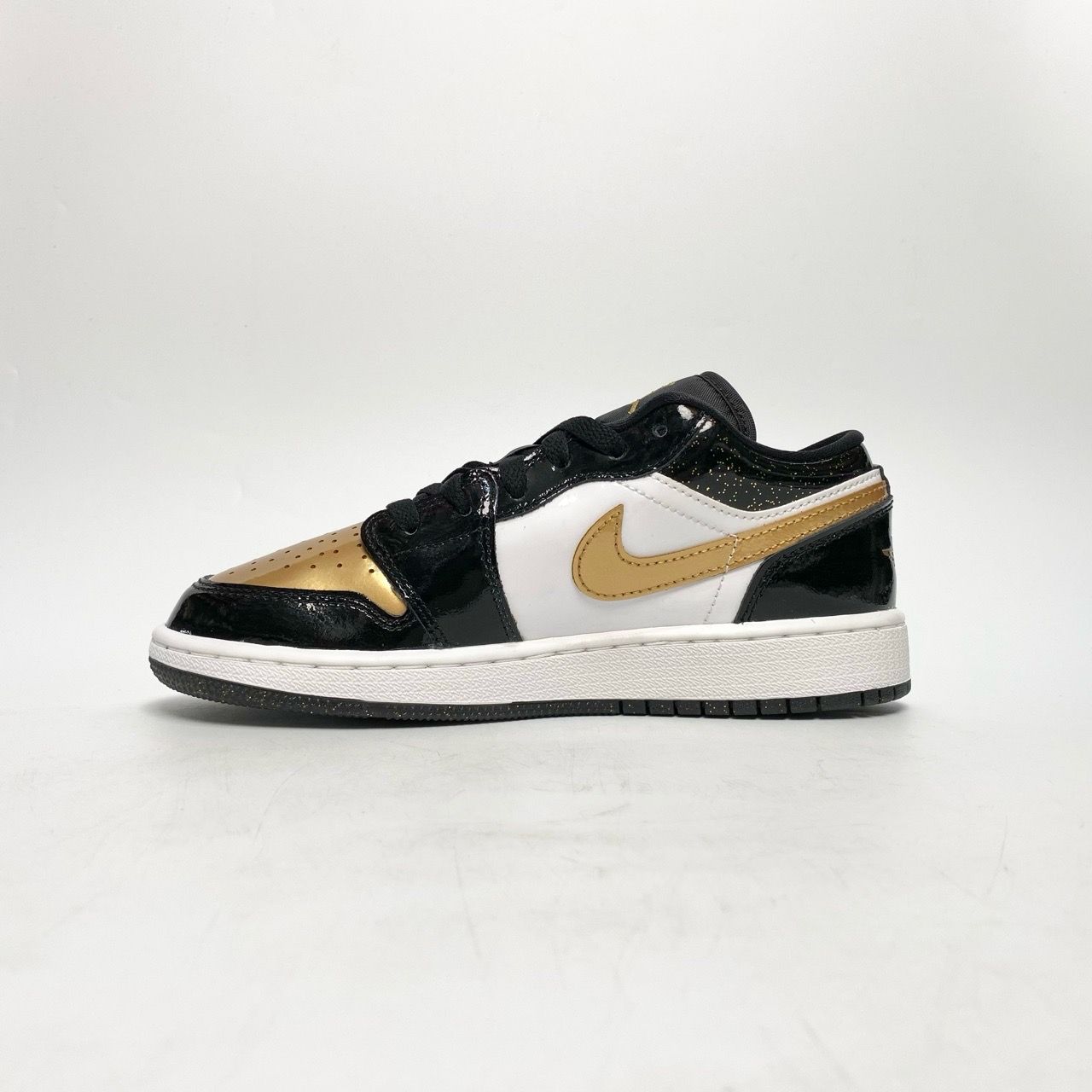  NIKE AIR JORDAN 1 LOW SE GS GOLD TOE DR6970-071 