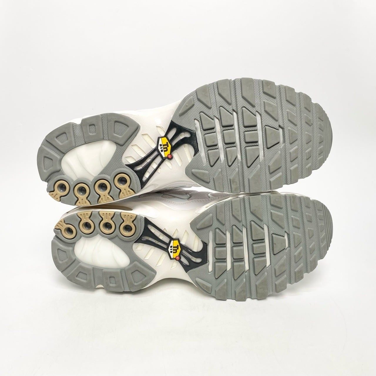  NIKE AIR MAX PLUS WHITE 604133-139 