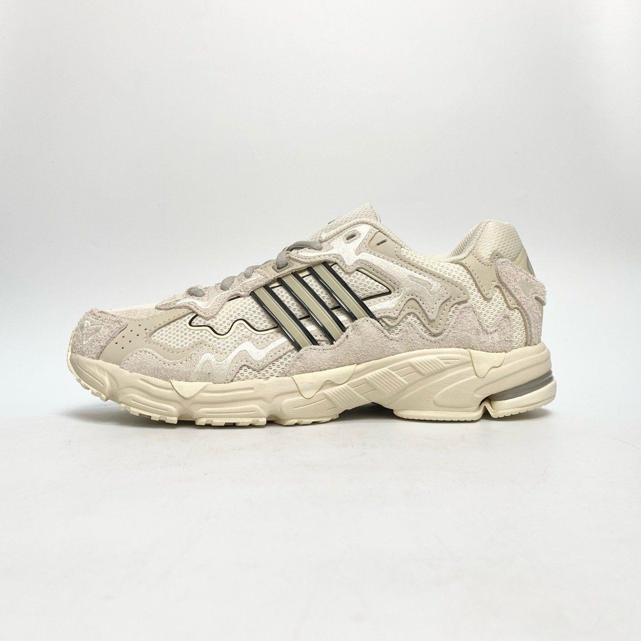  ADIDAS RESPONSE CL X BAD BUNNY WONDER WHITE IF7179 