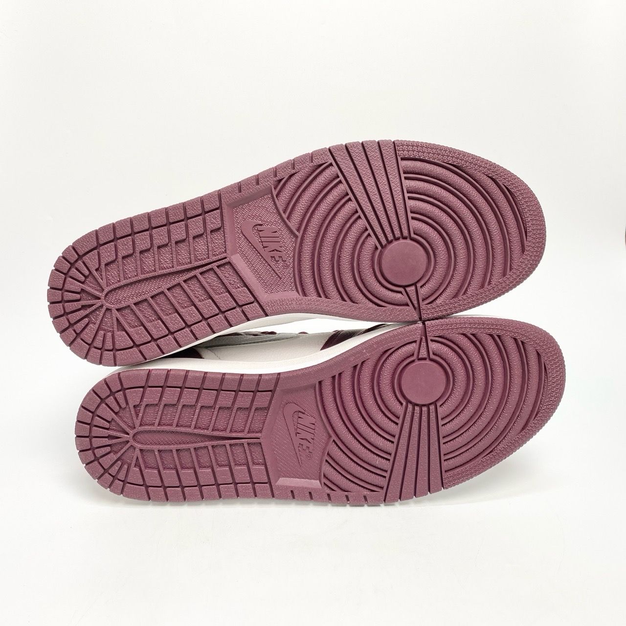  NIKE AIR JORDAN 1 RETRO HIGH OG BORDEAUX 555088-611 