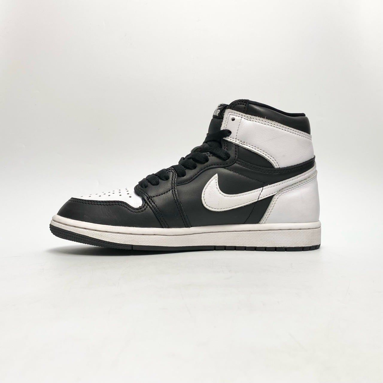  NIKE AIR JORDAN 1 RETRO HIGH OG BLACK WHITE DZ5485-010 