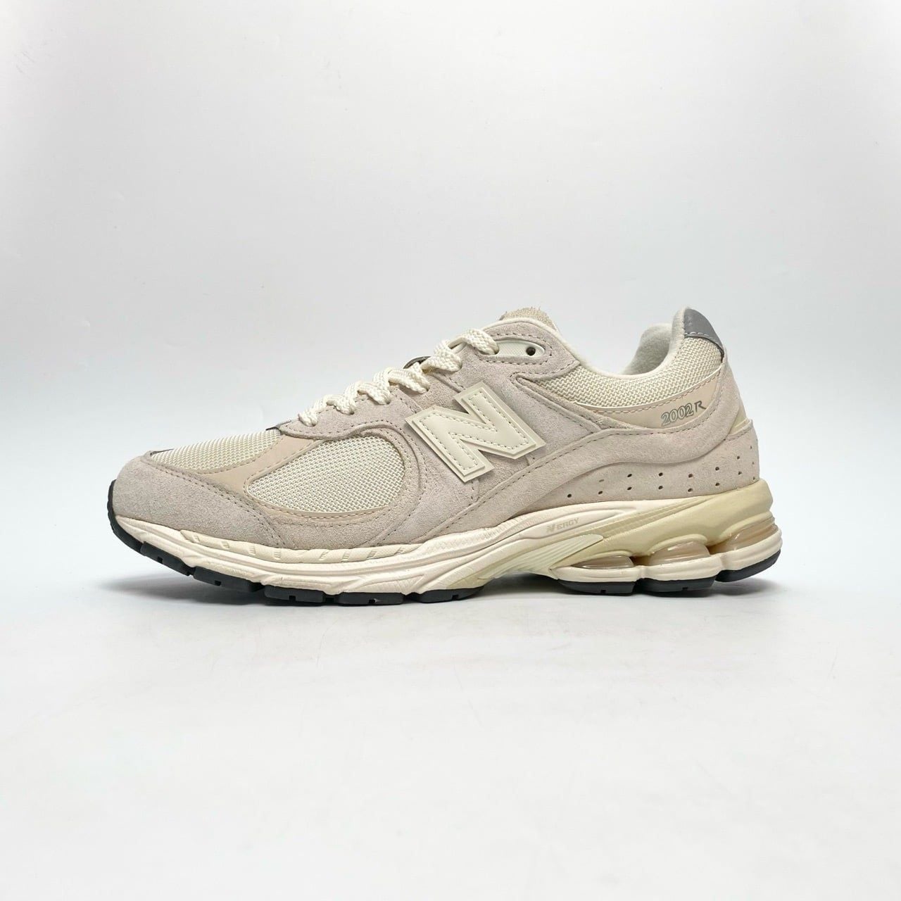  NEW BALANCE 2002R OFF WHITE M2002RCC 